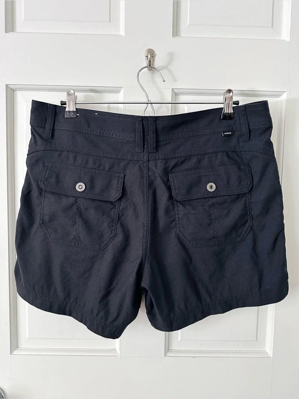 PrAna Egress Eco Mid Rise Outdoor Cargo Pocket Shorts Black Title Nine Size 14